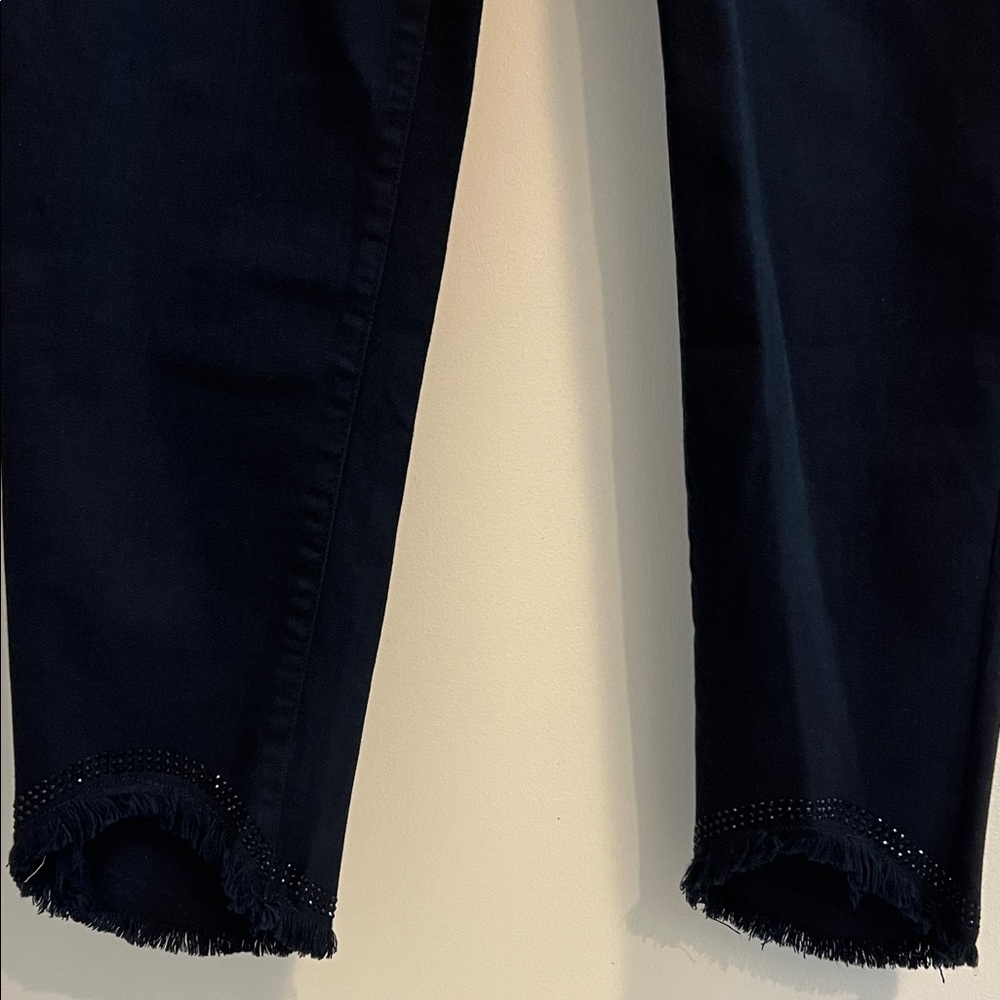Chico's Black Jegging Ankle Jeans with Studded & Frayed Tulip Hem Sz 1.5 10 New - Picture 4 of 10